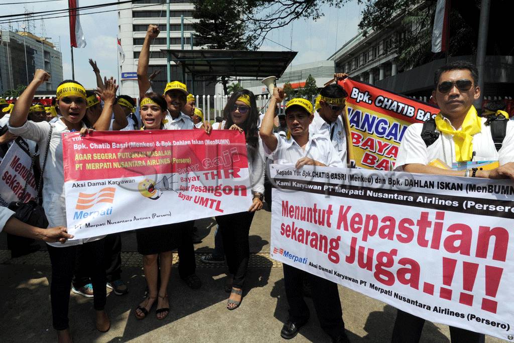 Karyawan Merpati Tuntut...