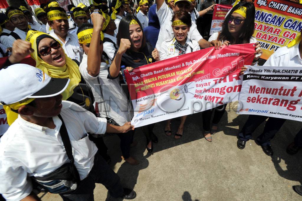 Karyawan Merpati Tuntut...