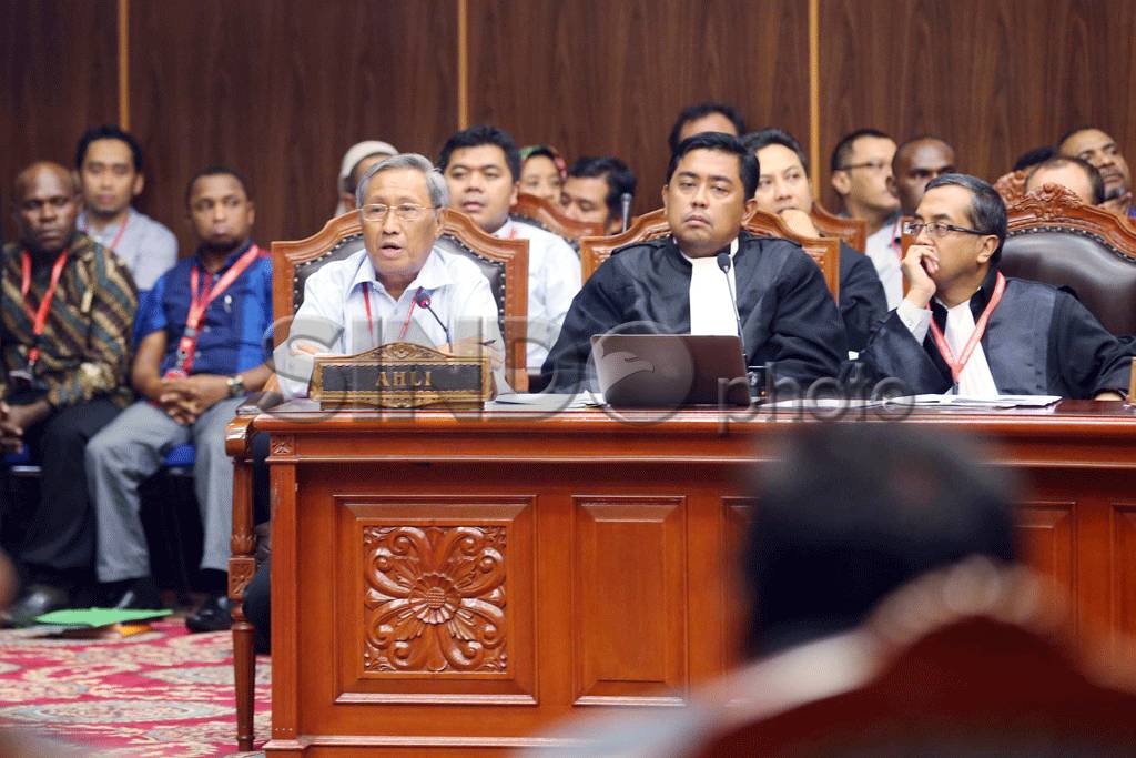 MK Lanjutkan Persidangan...