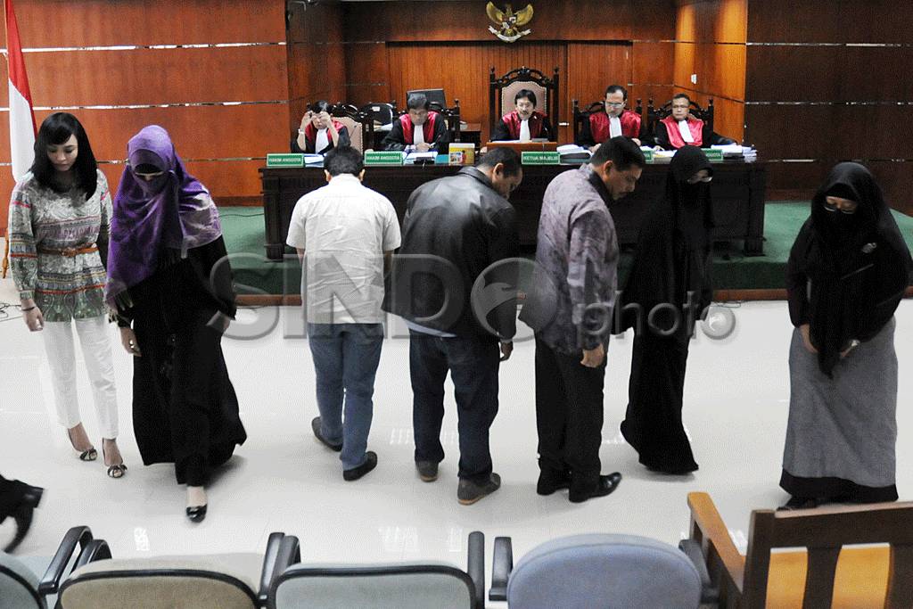 Anas Dengarkan Keterangan...