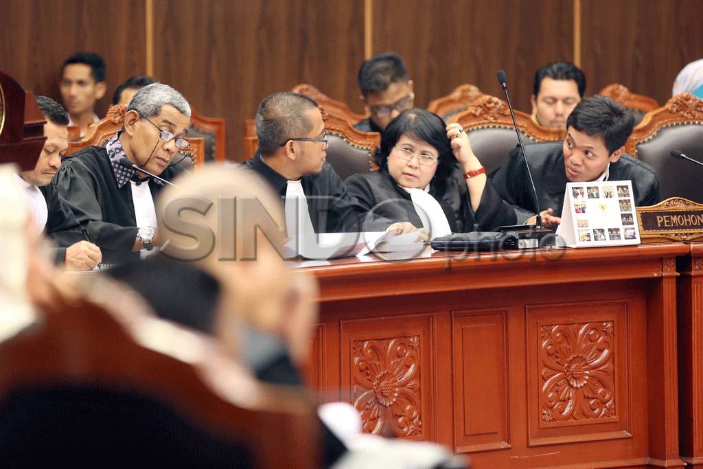 MK Lanjutkan Persidangan...
