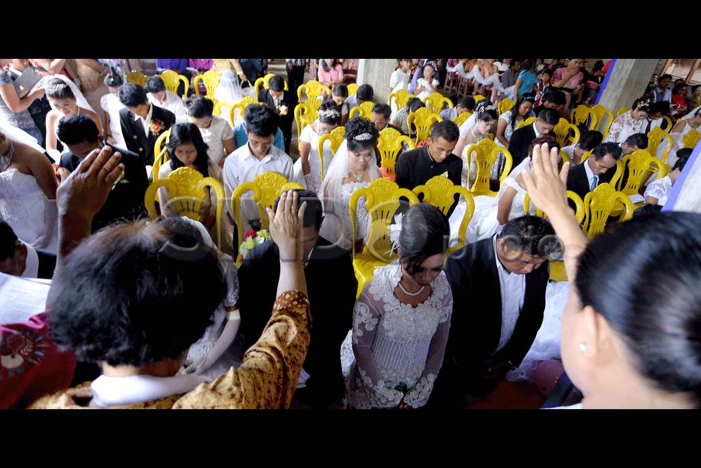 42 Pasangan Pengantin...