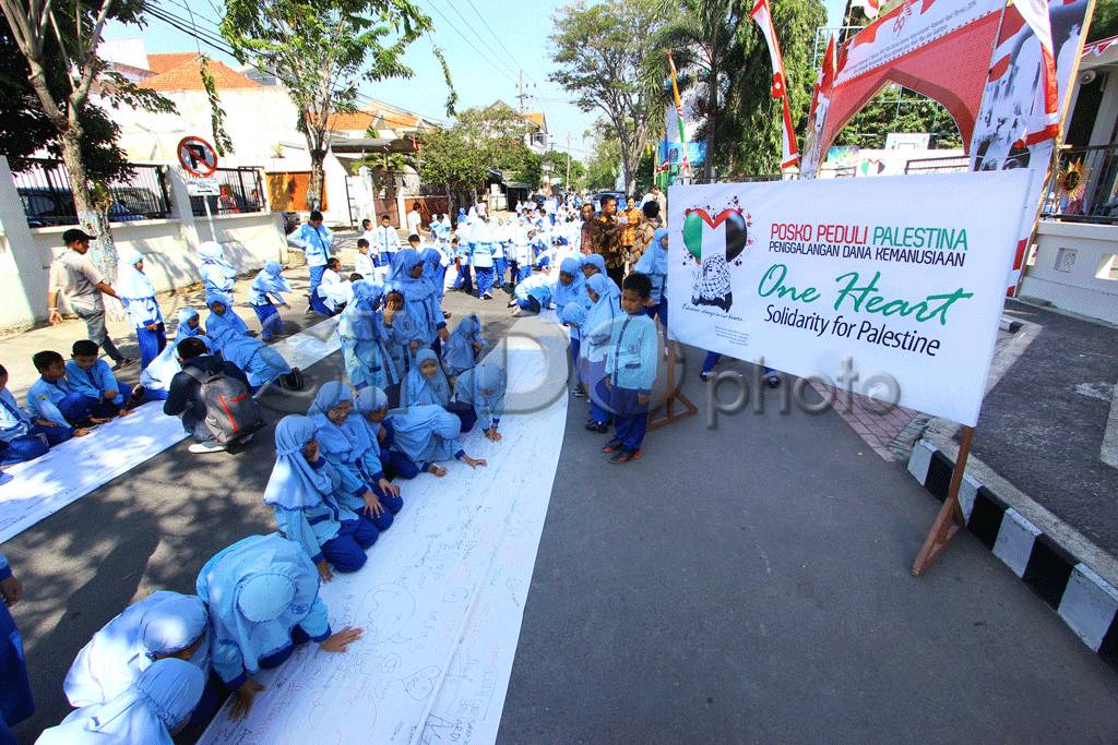 Ratusan Pelajar SD Gelar...
