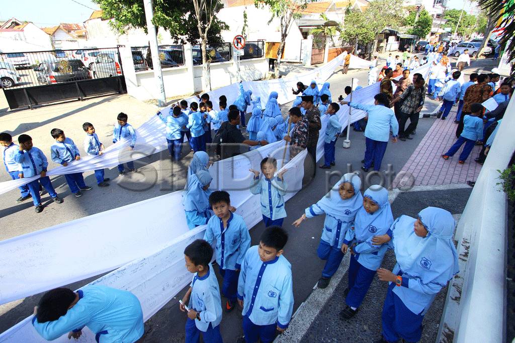 Ratusan Pelajar SD Gelar...
