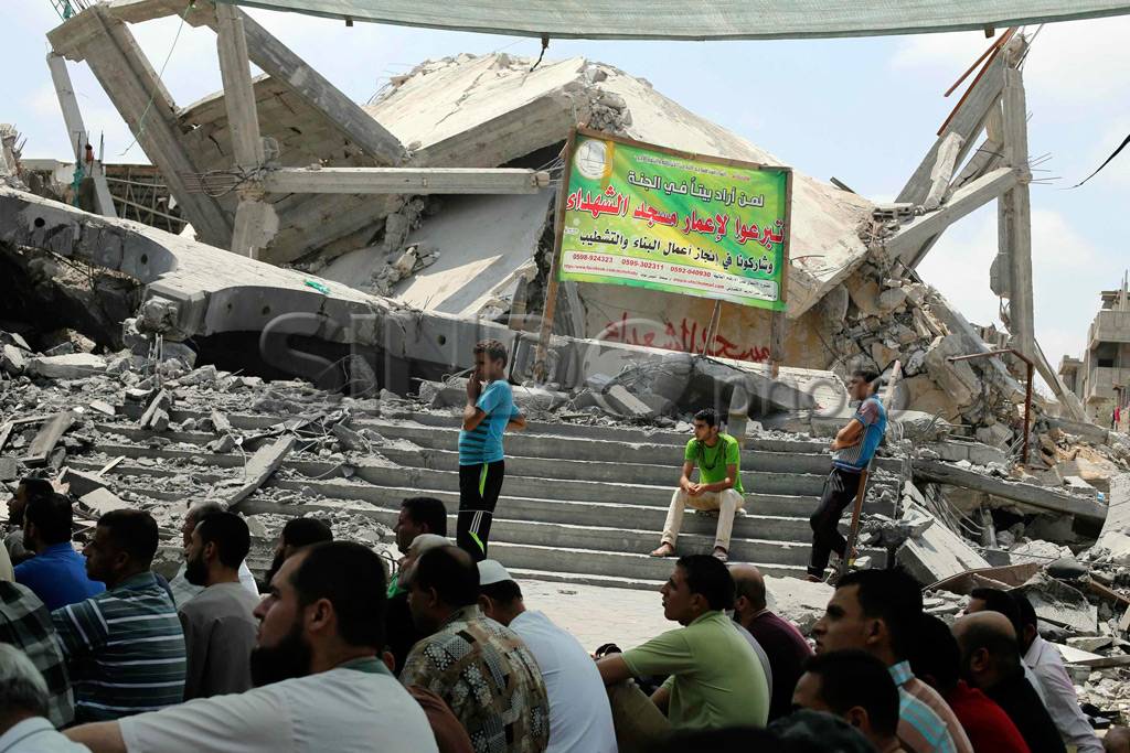 Warga Gaza Salat Jumat...