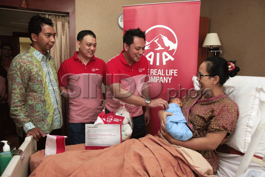 AIA Berikan Hadiah Kepada...