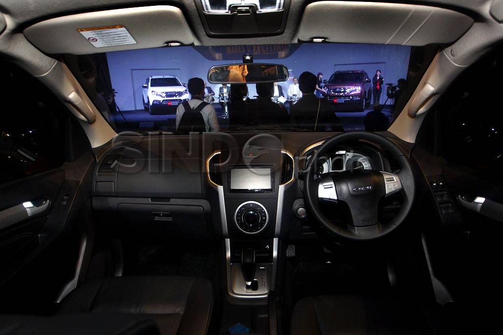 Isuzu MU-X, SUV Stylish...