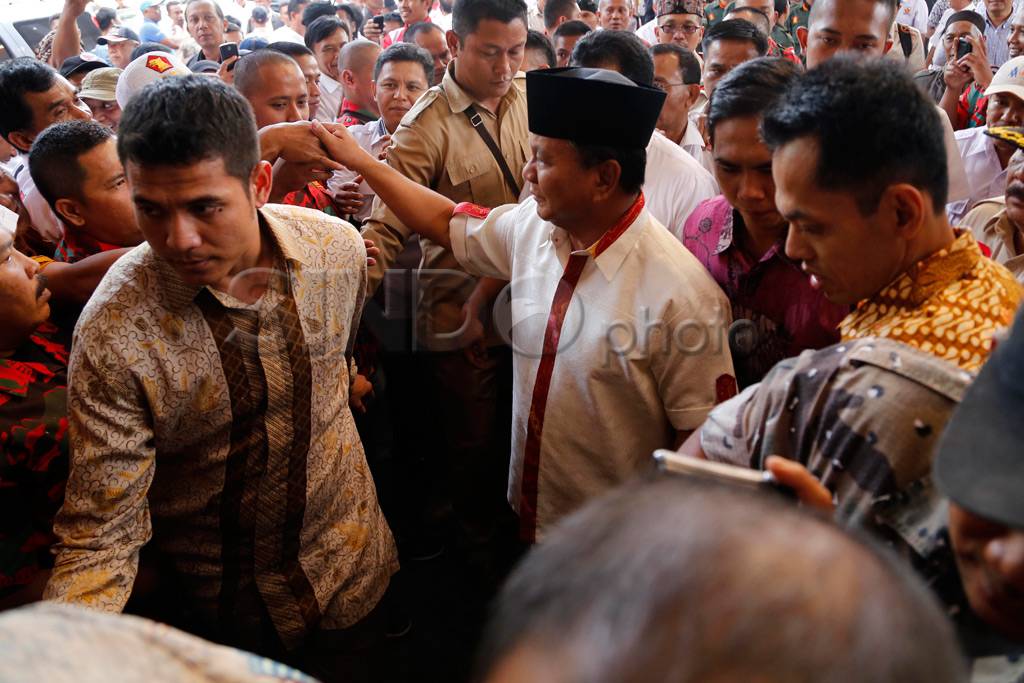 Prabowo Hadiri Silaturahmi...