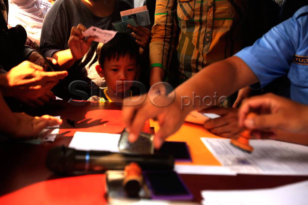 Operasi Binduk, Warga...