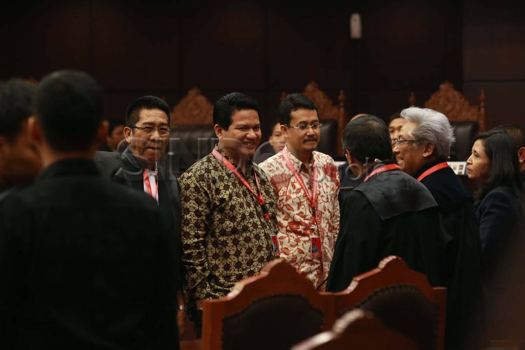 MK Tolak Gugatan Prabowo,...