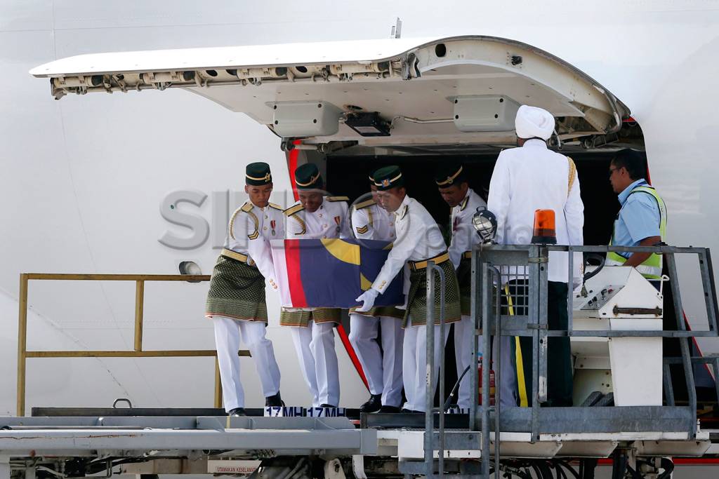 20 Jenazah Korban MH-17...