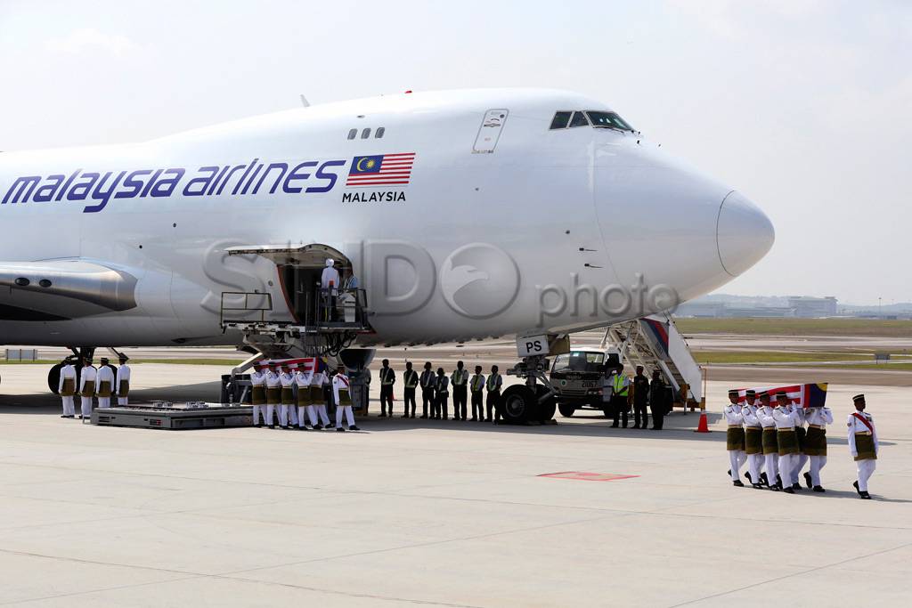 20 Jenazah Korban MH-17...