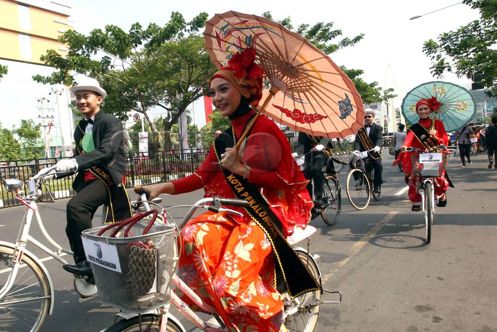 Pawai Hari jadi ke-64...
