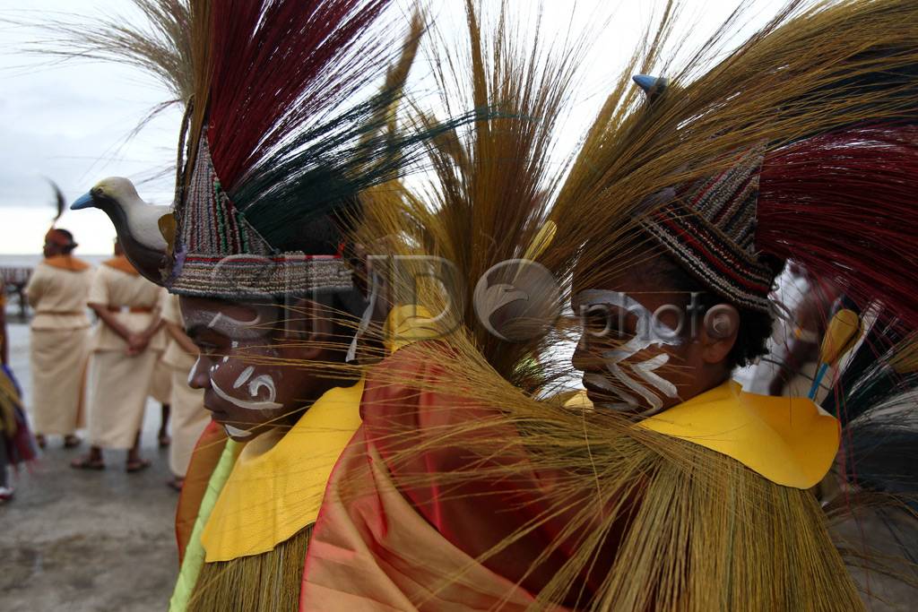 Penari Tradisional Meriahkan...
