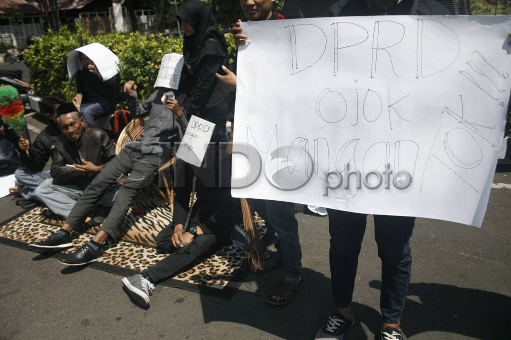 Pelantikan Anggota DPRD...