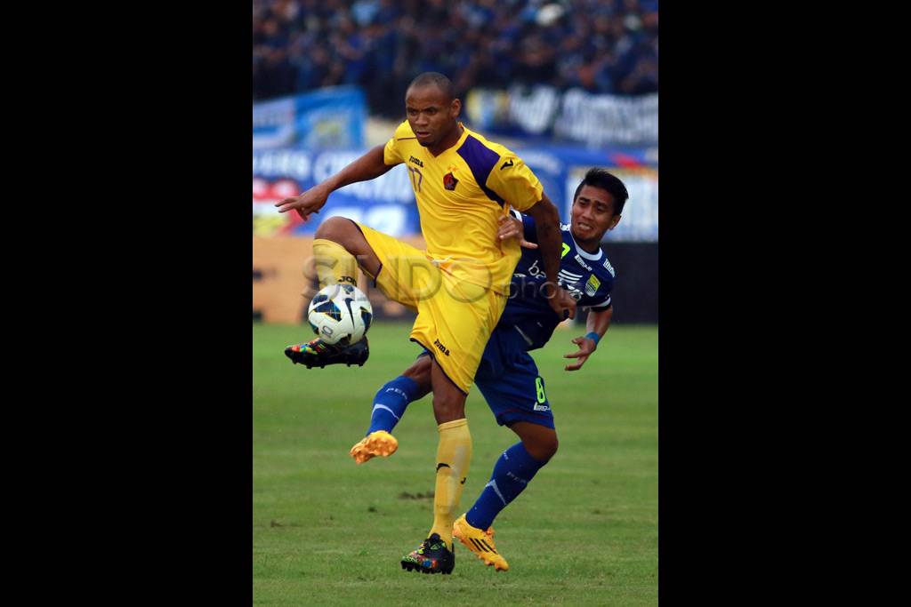 Persib Kalahkan Persik...