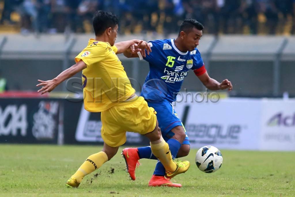 Persib Kalahkan Persik...
