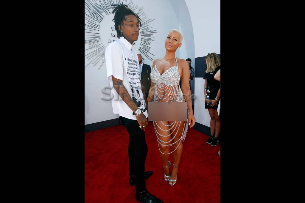 Busana Seksi Amber Rose...