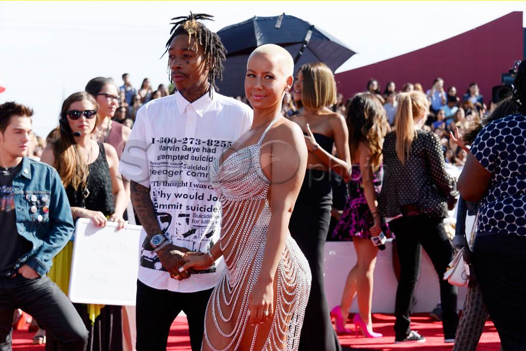 Busana Seksi Amber Rose...