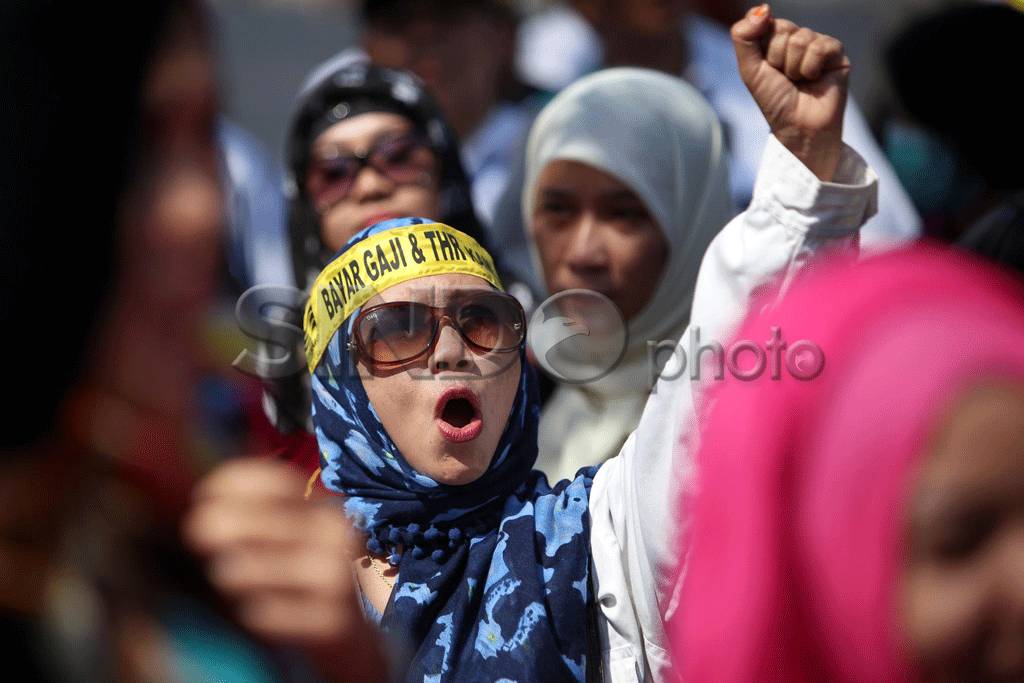 Karyawan Merpati Tuntut...