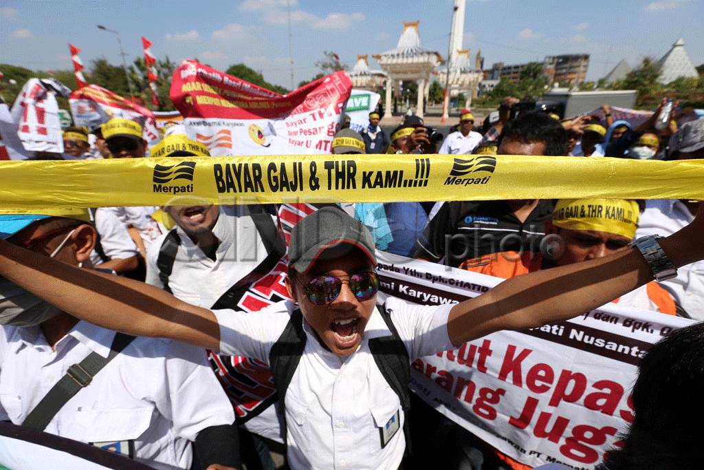 Karyawan Merpati Tuntut...