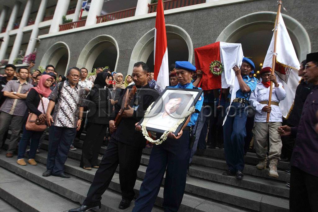 Jenazah Suhardi Disemayamkan...