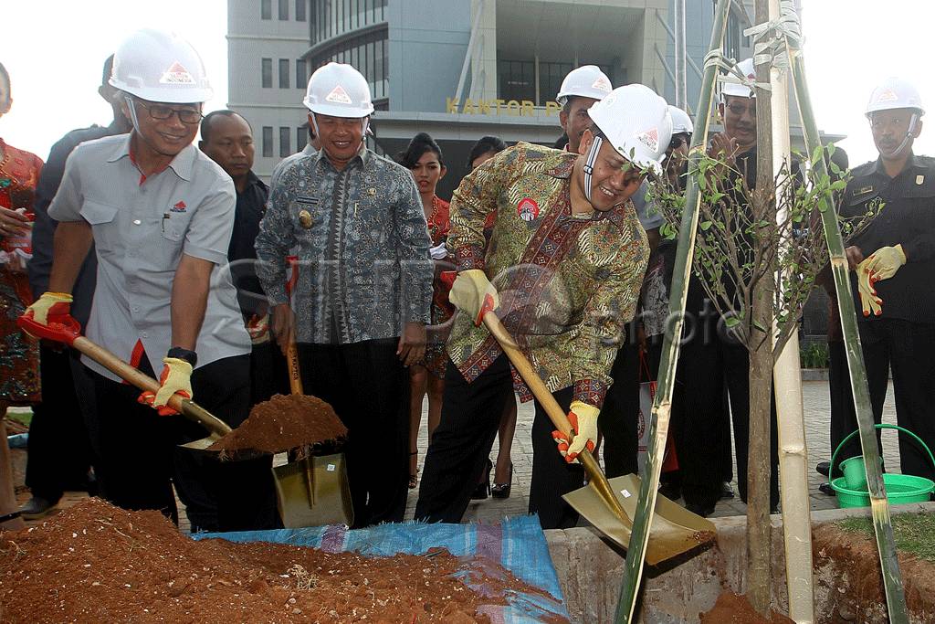 PT Semen Indonesia Gelar...