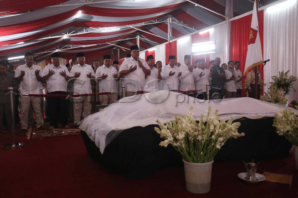 Prabowo Lepas Jenazah...