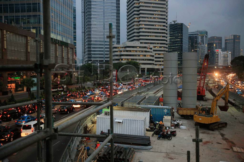 Proyek MRT Akibatkan...