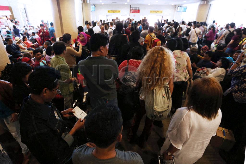Bandara Ngurah Rai Tunda...