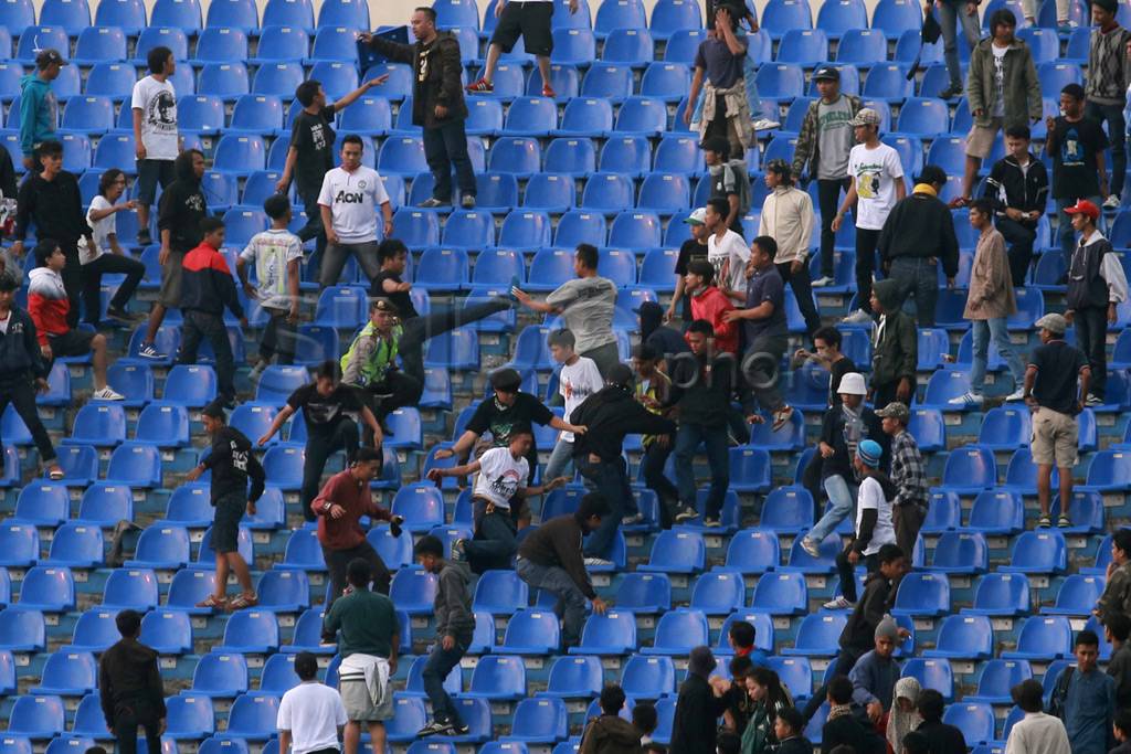 Persib Kalahkan Persita...
