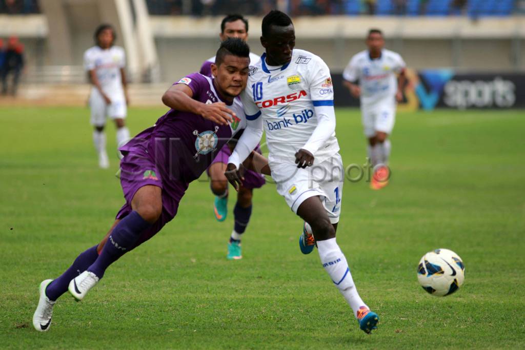 Persib Kalahkan Persita...