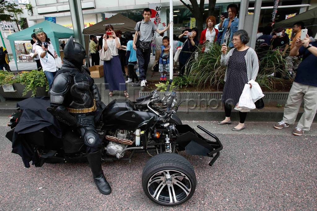 Batman Berkeliaran di...