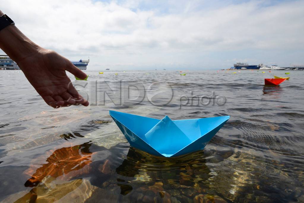 Perahu Kertas Rayakan...