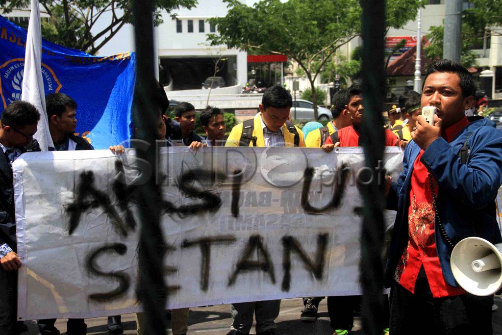 Mahasiswa Ingatkan Anggota...
