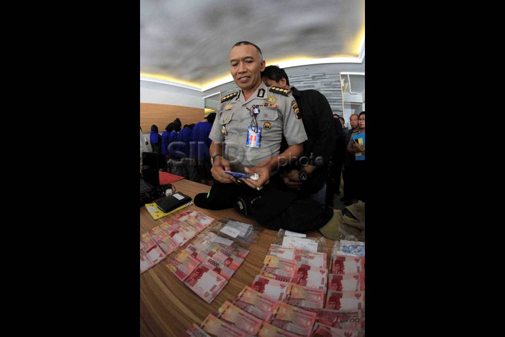 Sembilan Pembobol ATM...