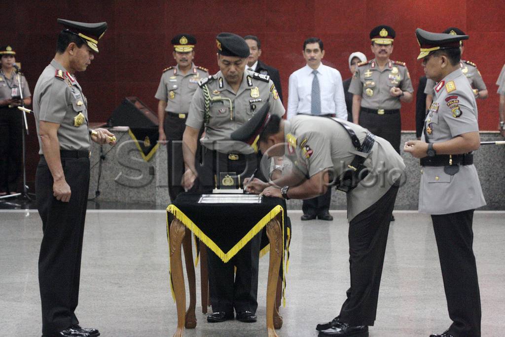Kapolri Mutasi Sejumlah...
