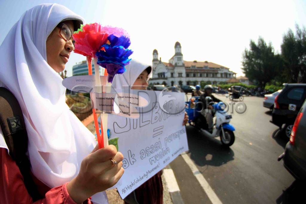 Mahasiswi Semarang Peringati...