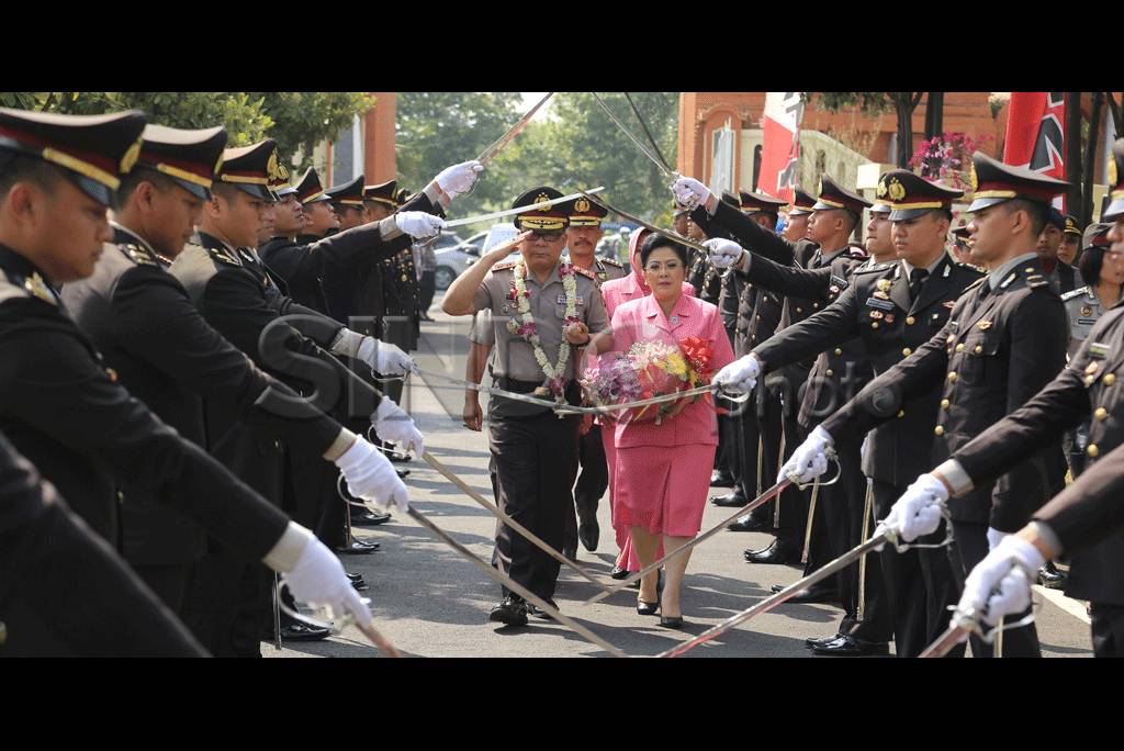 Kapolda Jawa Timur Disambut...