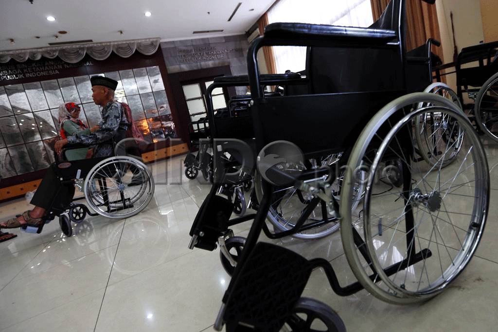 TNI-AD Beri Bantuan...