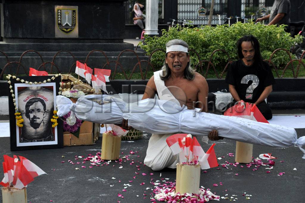 Mati Munir Satu Tumbuh...