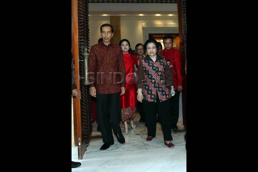 Jokowi Hadiri Silaturahmi...