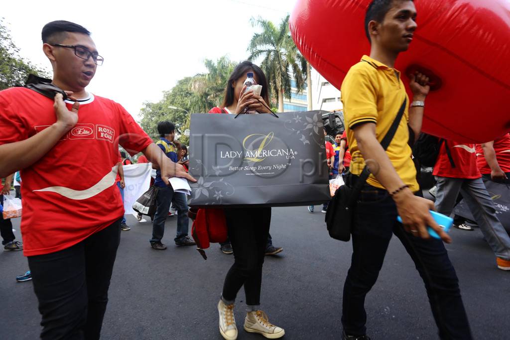 Karyawan Royal Abadi...