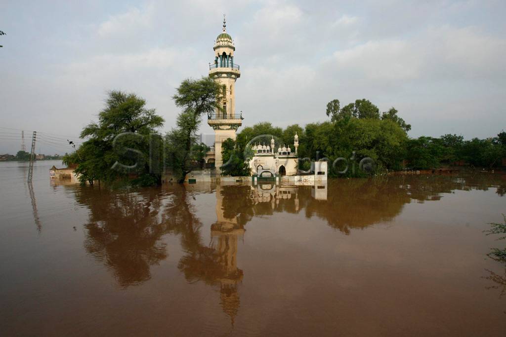 Banjir Bandang, 73 Orang...