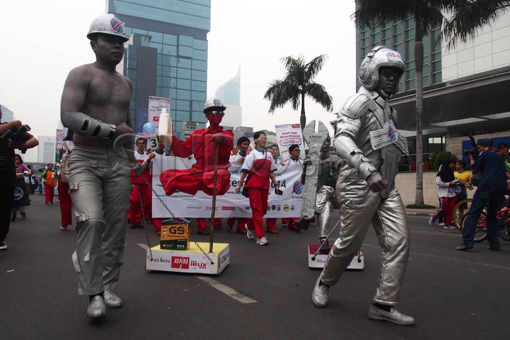 Semarak Parade Hari...