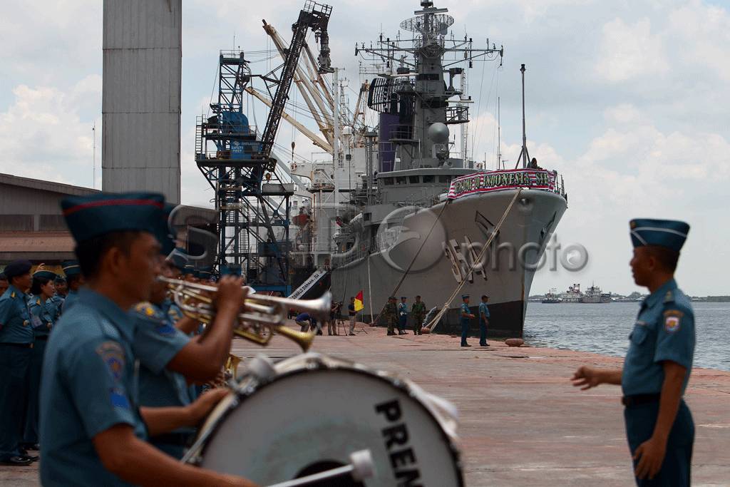 KRI Bung Tomo Tiba di...