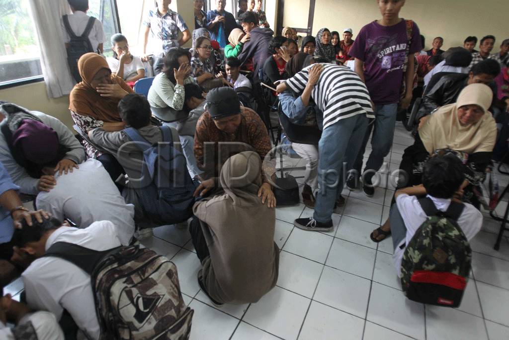 Ratusan Siswa SMA Menangis...