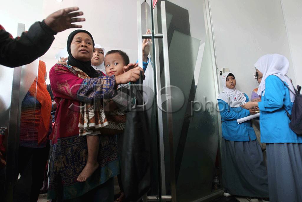 Ratusan Orang Tua Murid...