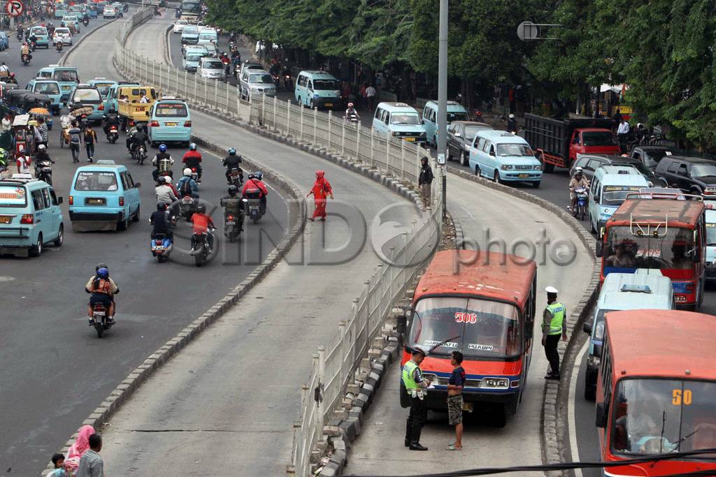 Mobil TNI Terjaring...