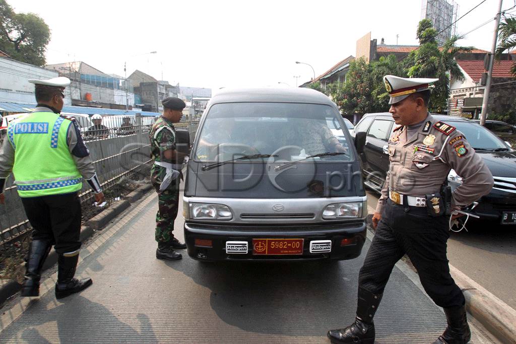 Mobil TNI Terjaring...